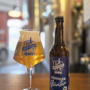 Der Süffige Günter in der Flasche und im Glas