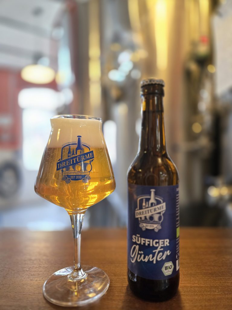 Der Süffige Günter in der Flasche und im Glas