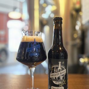 Das Honig Vanille Stout in der Flasche und im Glas.