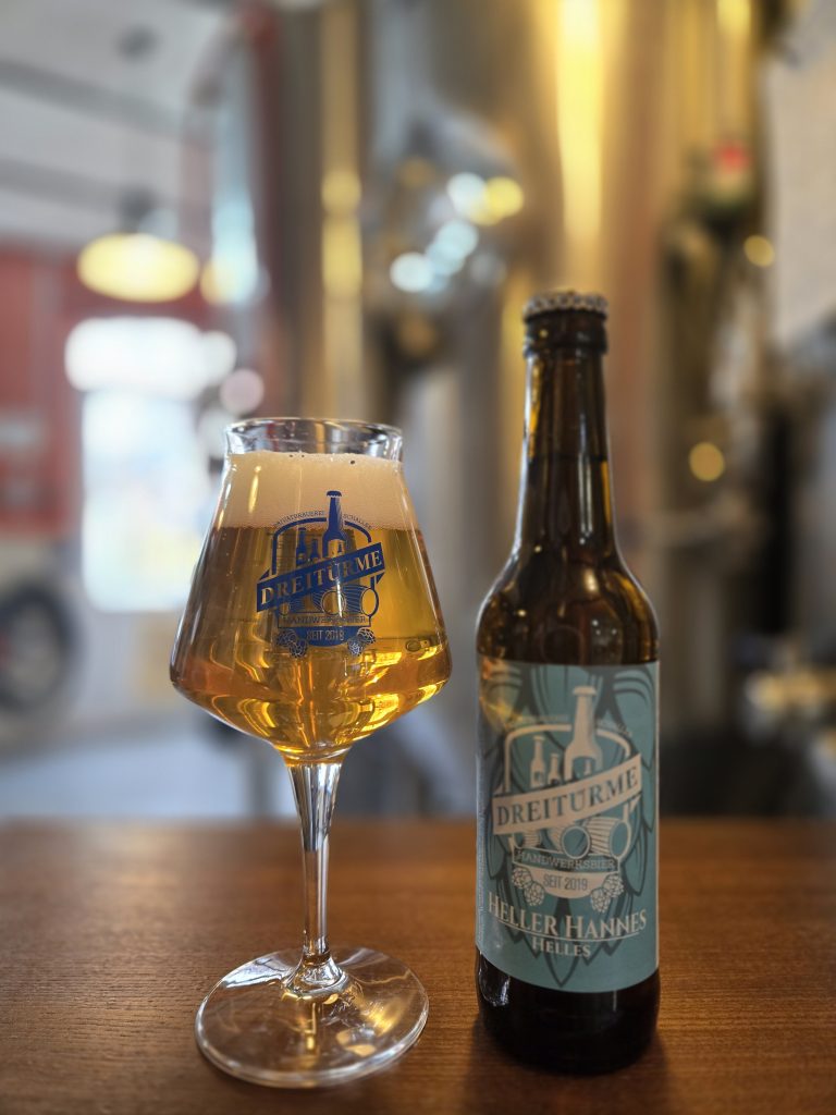 Heller Hannes in der Flasche und im Glas.